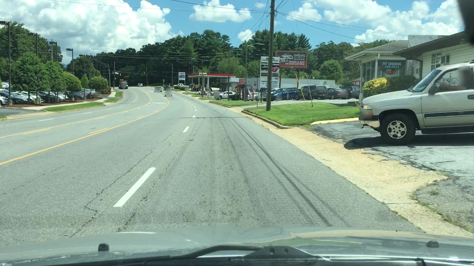 Street view near Thunderbird Motel, Asheville — © lvl5 (CC BY-SA · Mapillary)