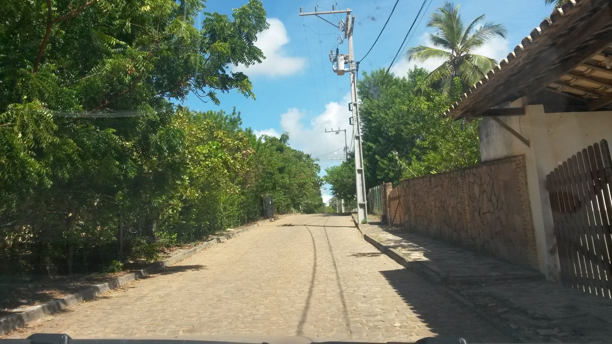 Street view near Village Praia de Imbassaí, Itanagra — © gweber (CC BY-SA · Mapillary)