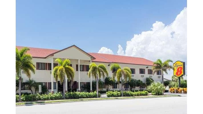 Super 8 by Wyndham Pompano Beach, Motel in Pompano Beach