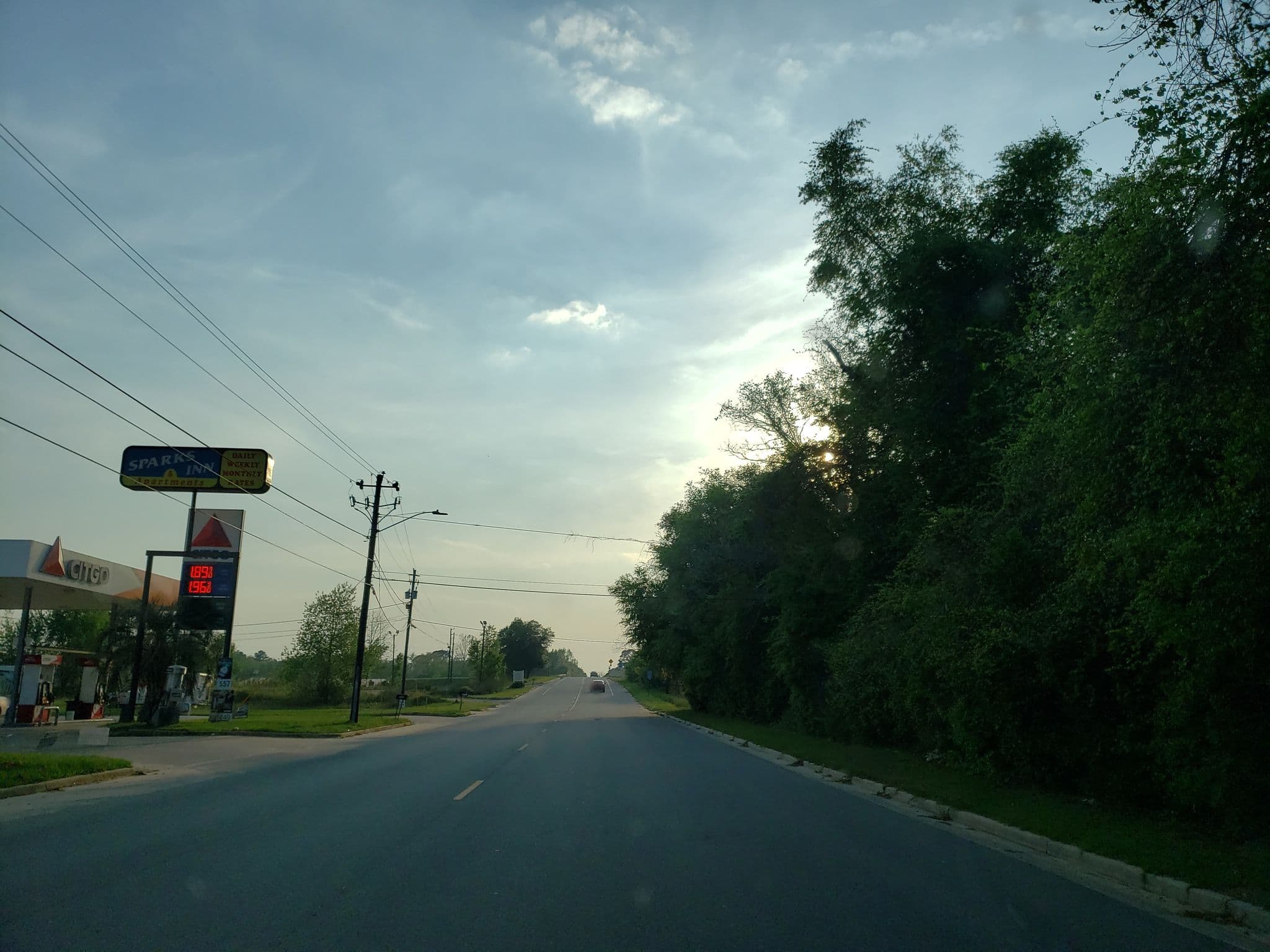 Street view near Sparks Inn & Apartments, Adel — © jackdripper (CC BY-SA · Mapillary)