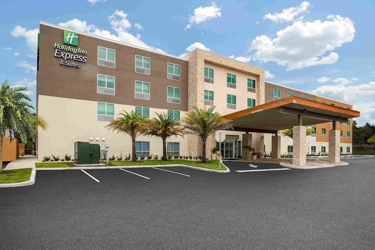 Holiday Inn Express & Suites Deland South, Hotel in De Land Southwest