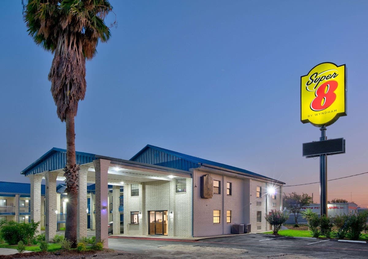 Super 8 Victoria / South / Hwy 59, Motel in Victoria