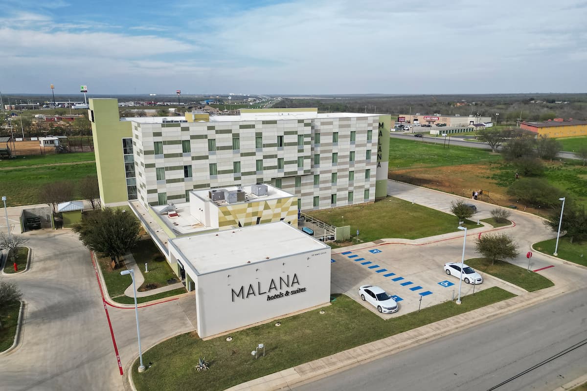 Malana Hotels and Suites, Hotel in Cotulla