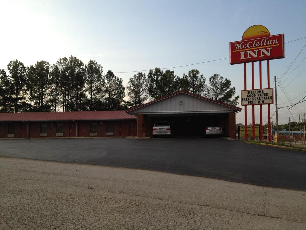 McClellan Inn Anniston, Motel in Weaver
