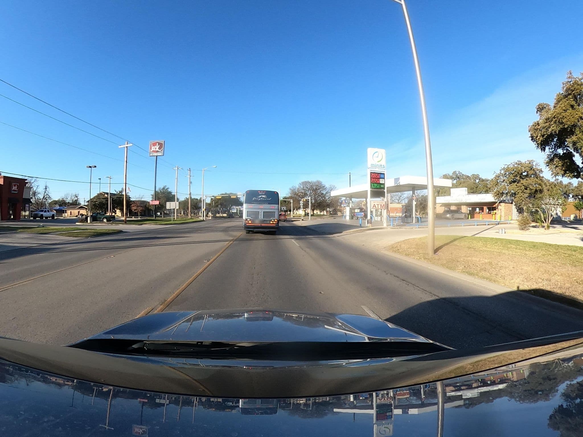 Street view near Hotel Isabella, Uvalde — © raveneye (CC BY-SA · Mapillary)