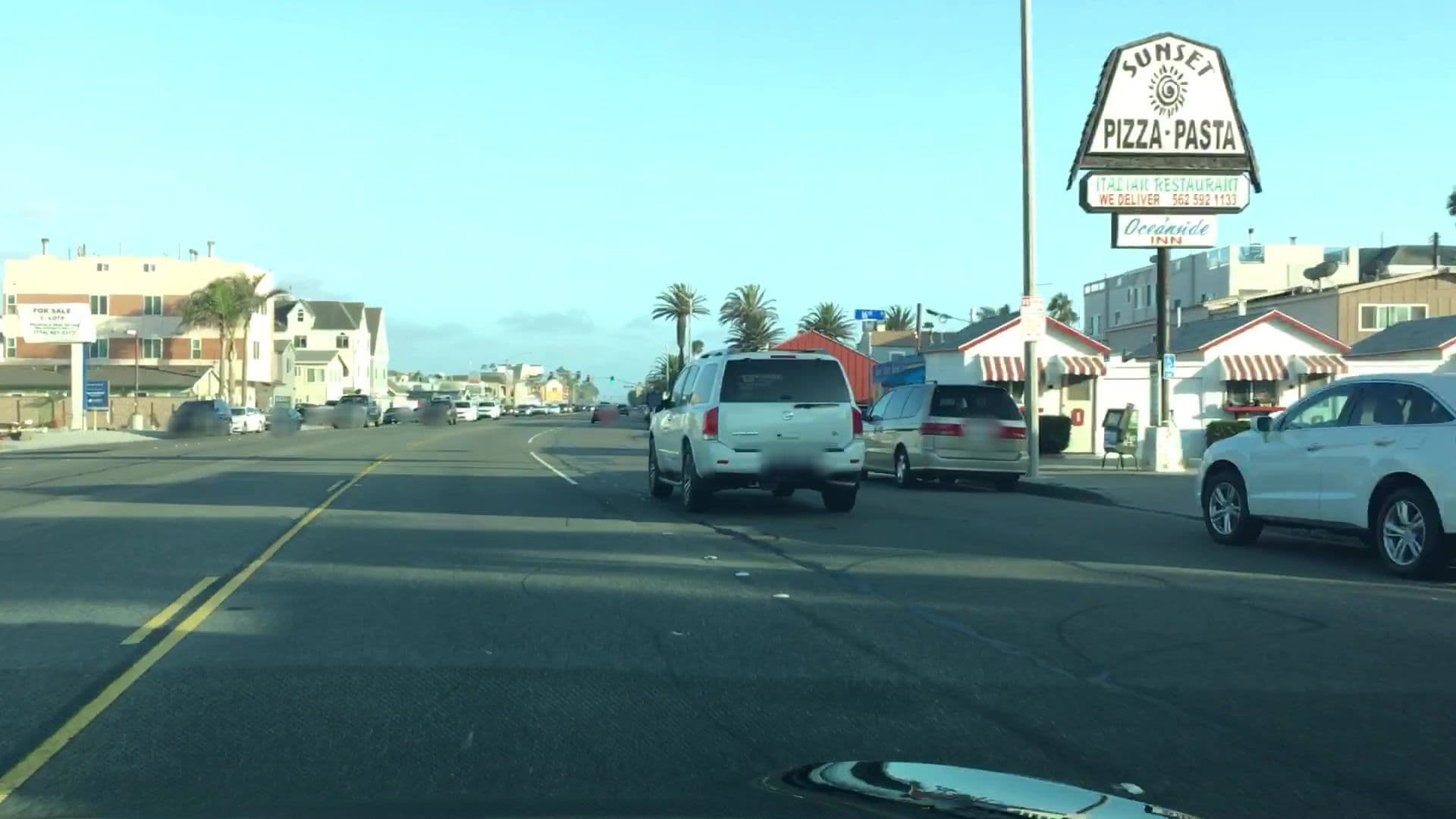 Street view near Oceanside Inn, Seal Beach — © lvl5 (CC BY-SA · Mapillary)