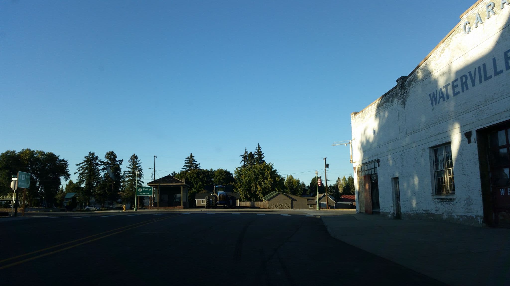 Street view near Waterville Historic Hotel, Entiat — © jopparn (CC BY-SA · Mapillary)