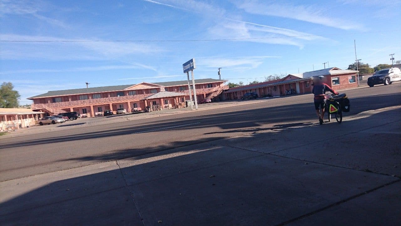 Street view near Magnuson Hotel Adobe Holbrook, Joseph City — © voschix (CC BY-SA · Mapillary)