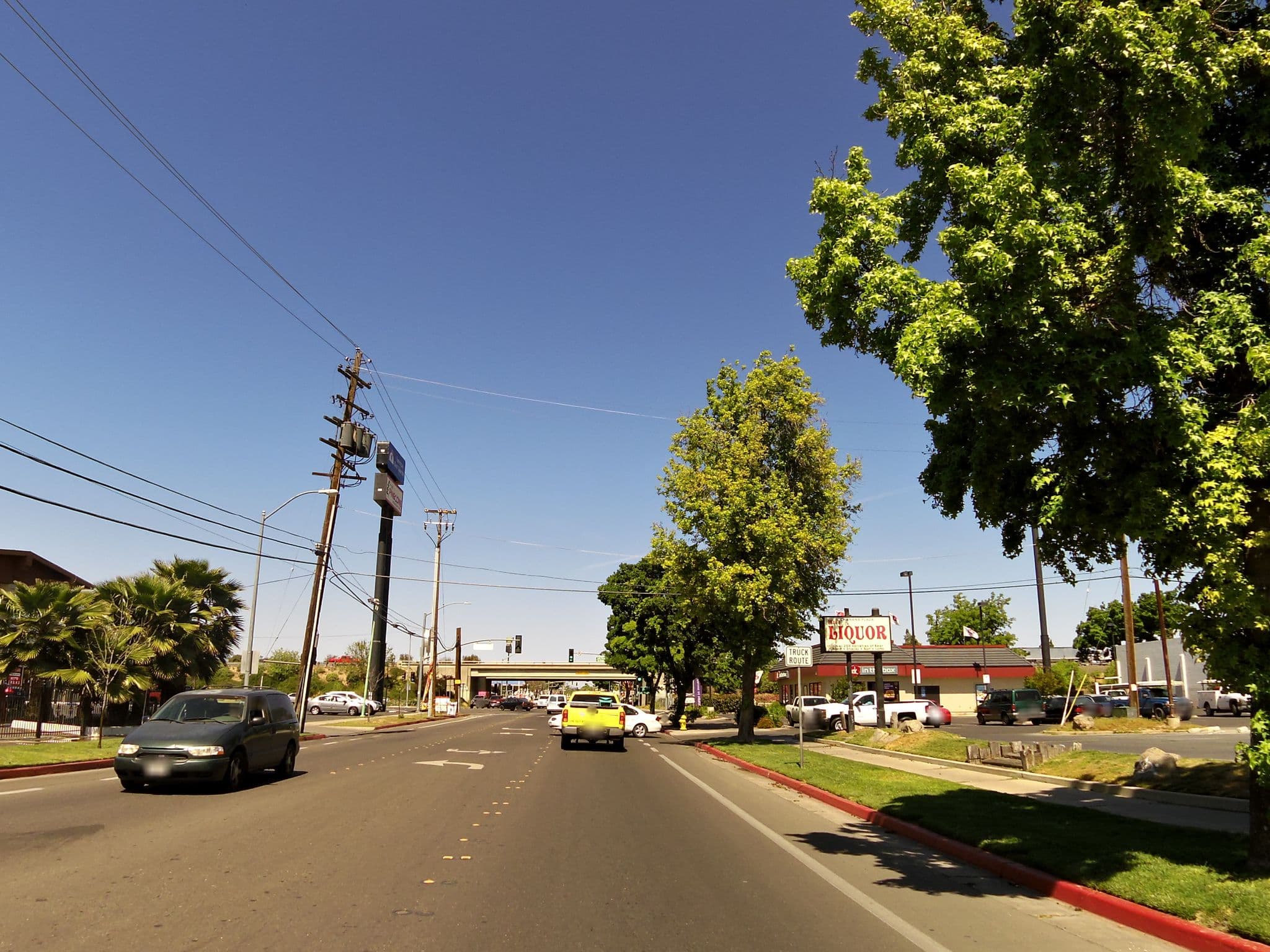 Street view near Studio 6, Merced — © andrewsnow (CC BY-SA · Mapillary)