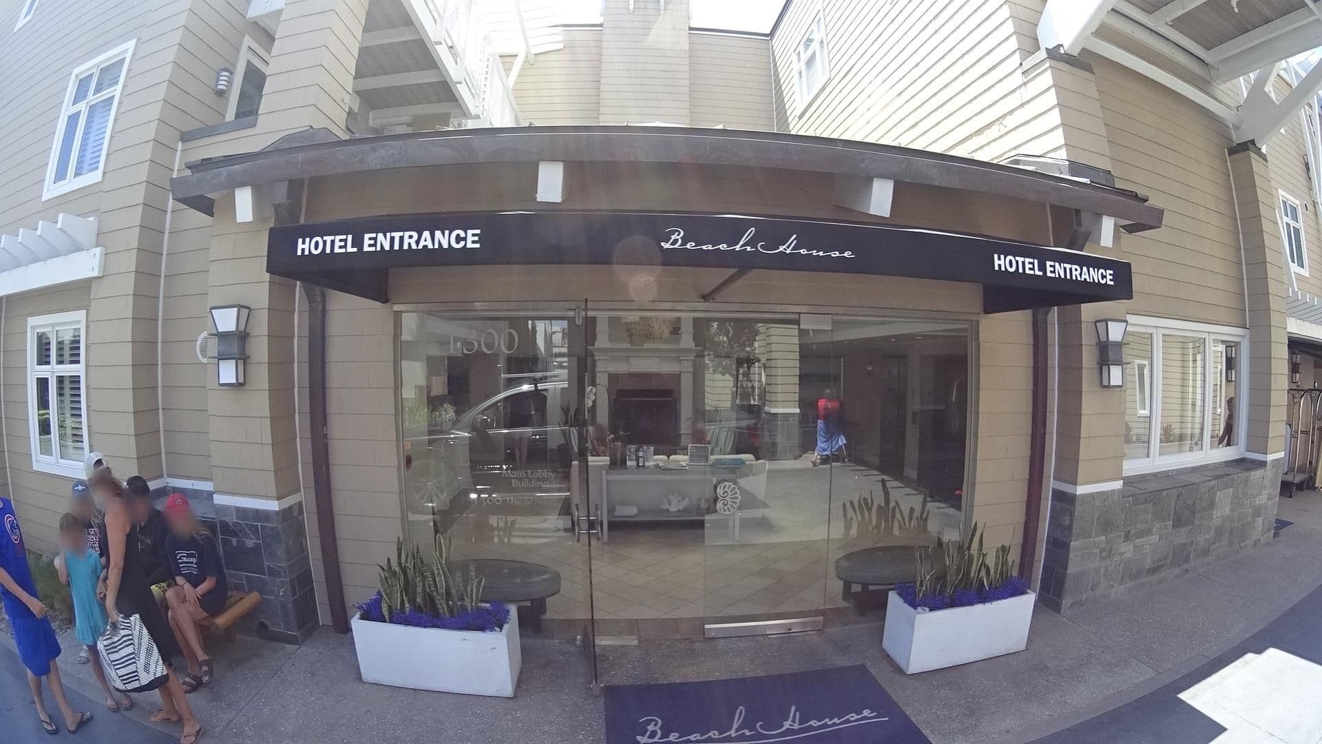 Street view near Beach House, Hermosa Beach — © marker_geo (CC BY-SA · Mapillary)
