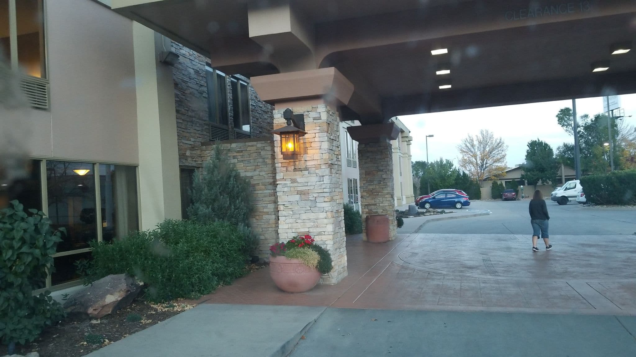 Street view near Quality Inn, Stratmoor — © jbthemilker (CC BY-SA · Mapillary)