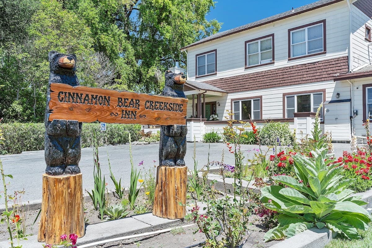 Cinnamon Bear Creekside Inn, Hotel in El Verano