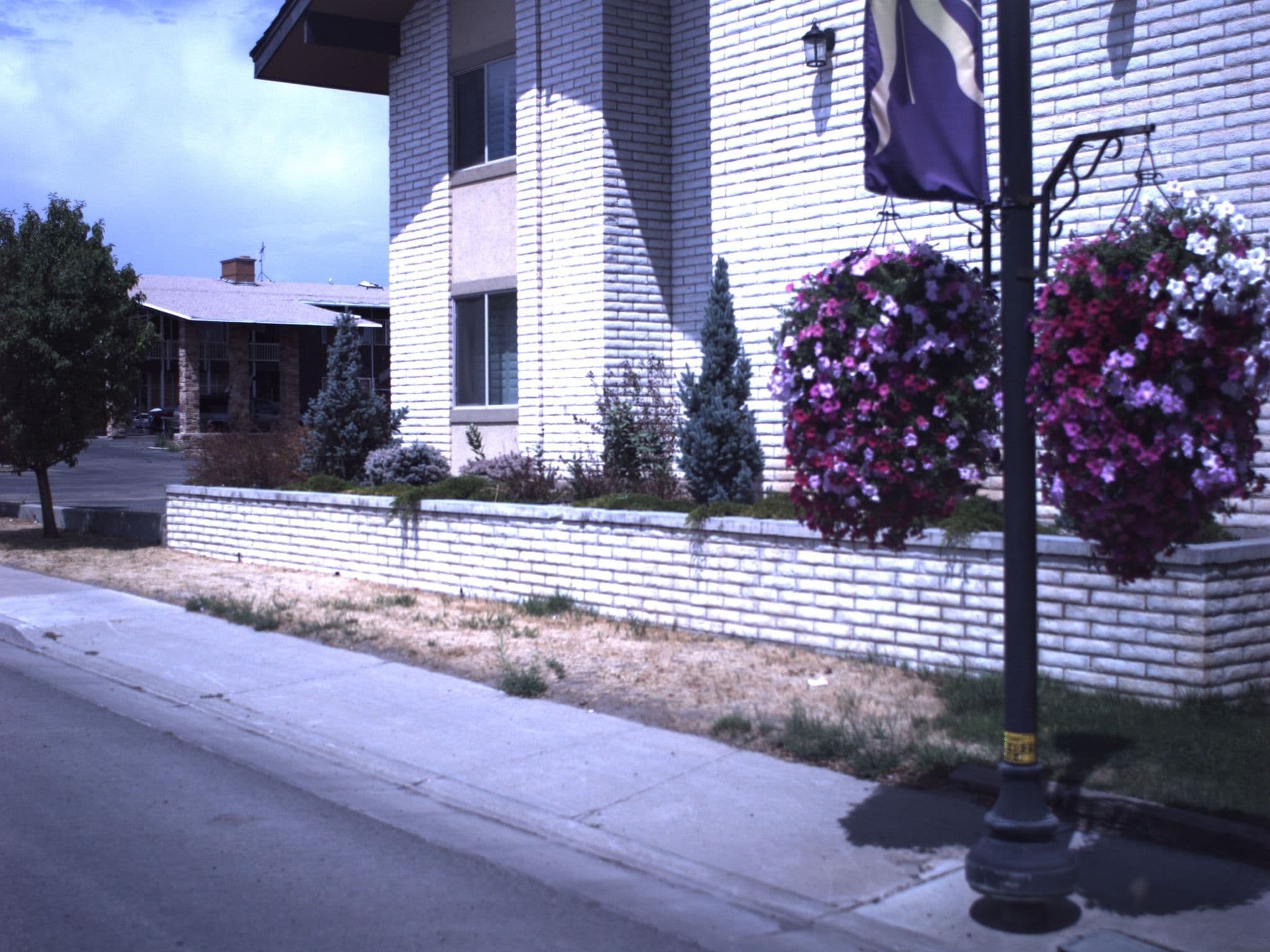 Street view near Econo Lodge Downtown, Vernal — © asellars (CC BY-SA · Mapillary)