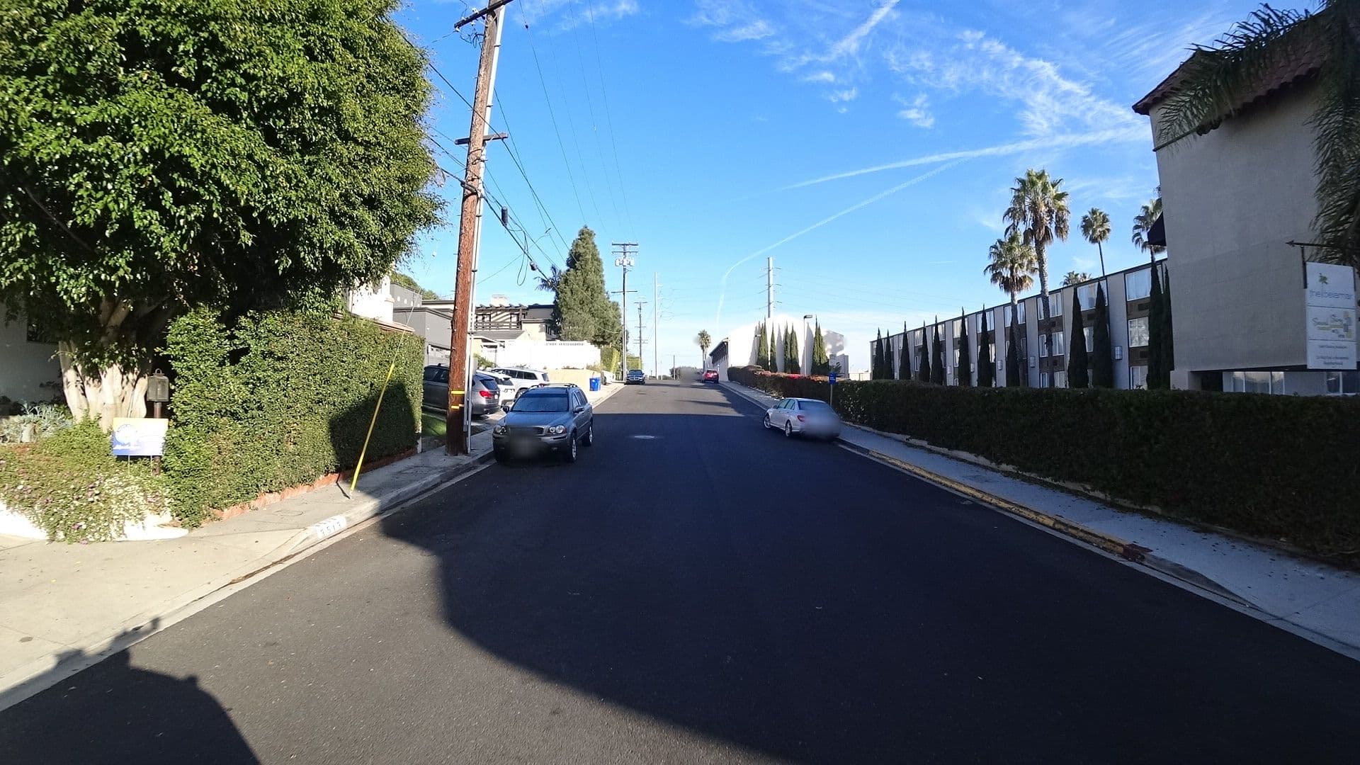 Street view near The Belamar Hotel, Manhattan Beach — © marker_geo (CC BY-SA · Mapillary)
