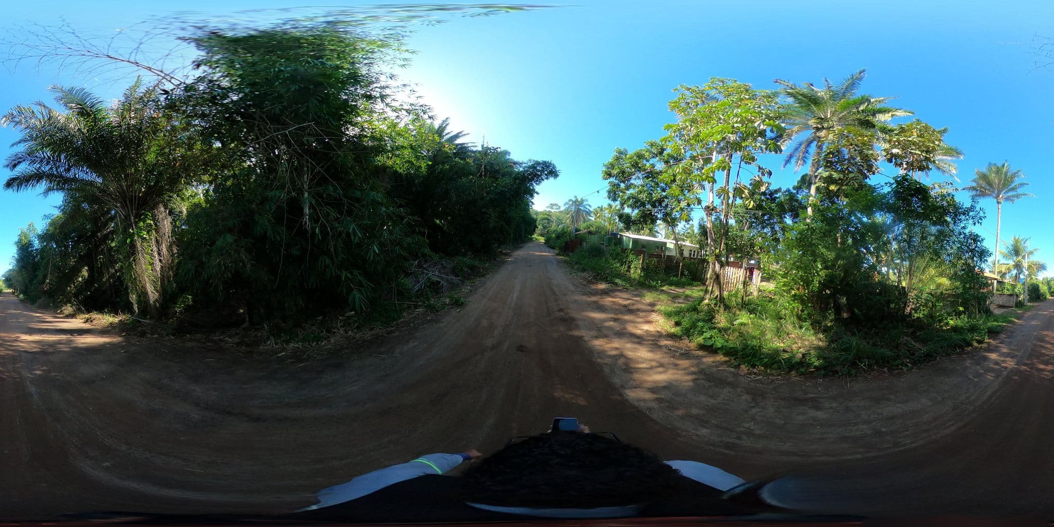 Street view near Camping Edmundo - Sargi BA, Itacaré — © mauriciomensura (CC BY-SA · Mapillary)