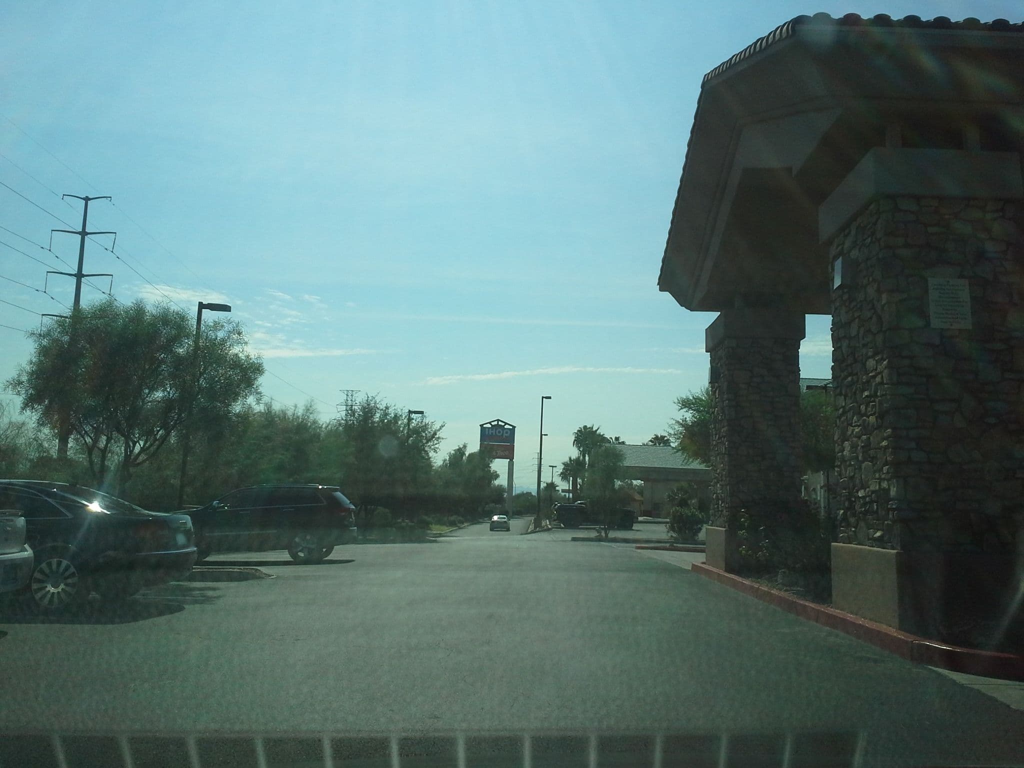Street view near Holiday Inn Express & Suites, Flowing Wells — © drkludge (CC BY-SA · Mapillary)