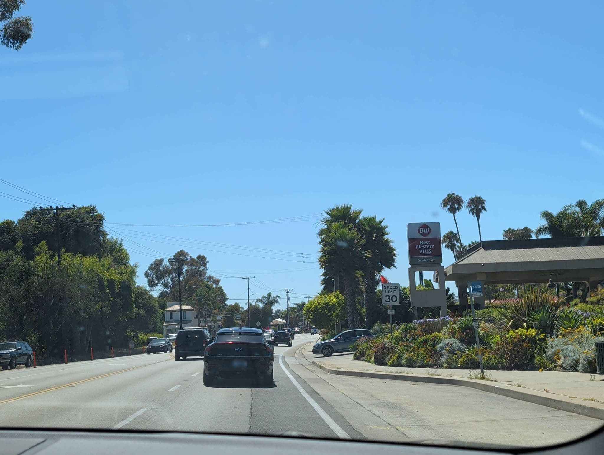Street view near South Coast Inn, Goleta — © nenam1607 (CC BY-SA · Mapillary)