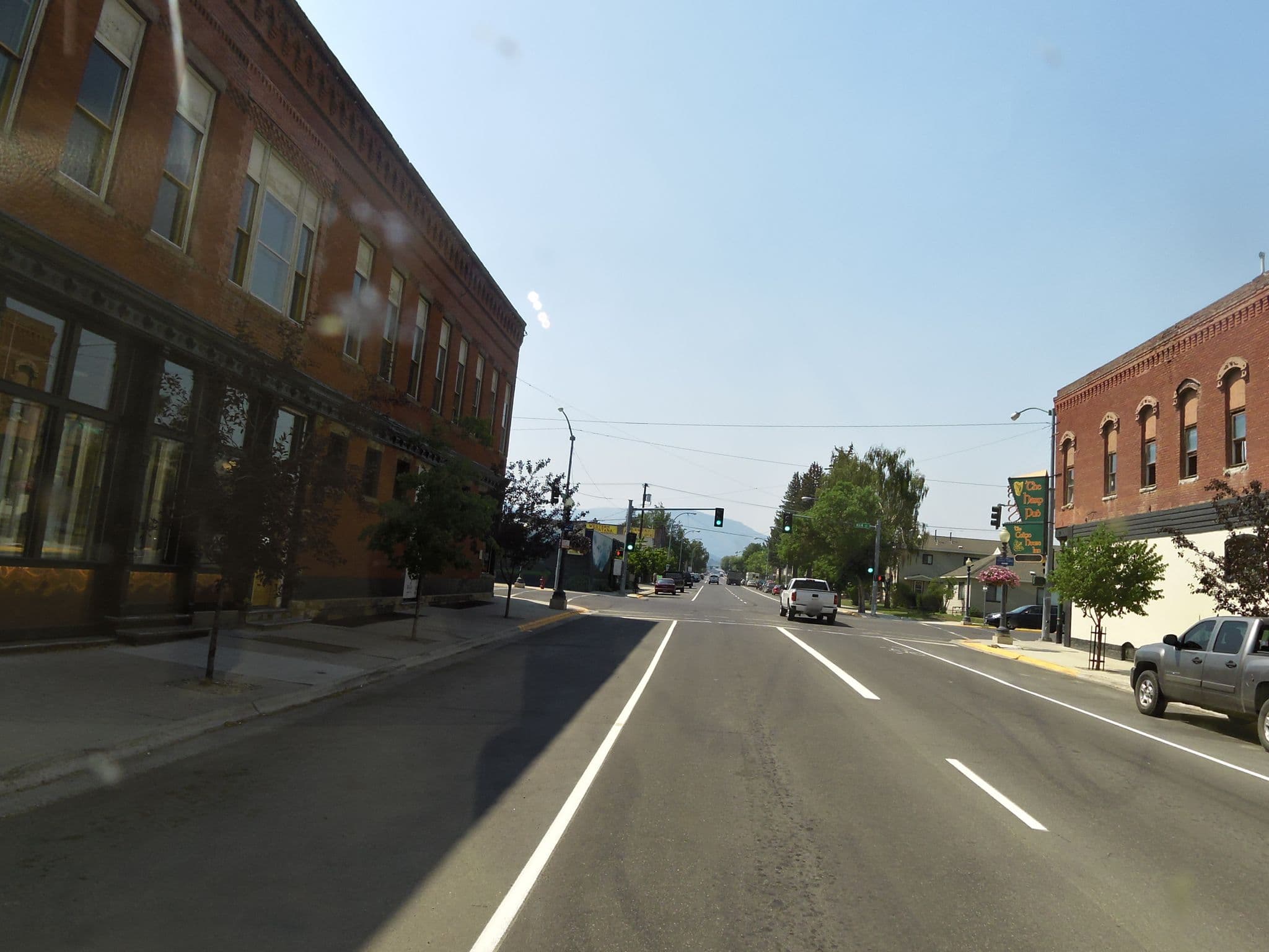 Street view near Celtic House Inn, Anaconda — © clydel (CC BY-SA · Mapillary)
