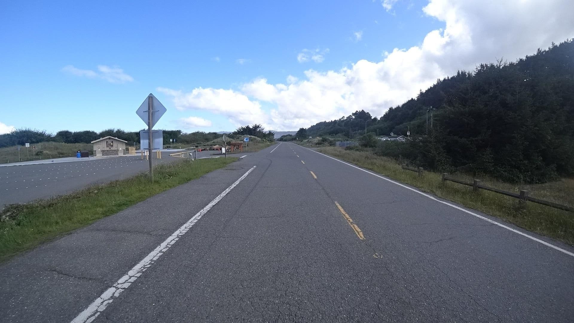 Street view near Clam Beach Campground, McKinleyville — © marker_geo (CC BY-SA · Mapillary)
