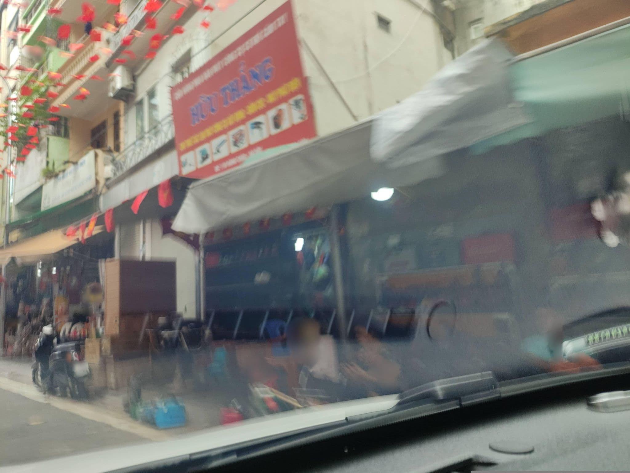 Street view near Royal Hotel, Yên Phụ — © hn_right_1 (CC BY-SA · Mapillary)