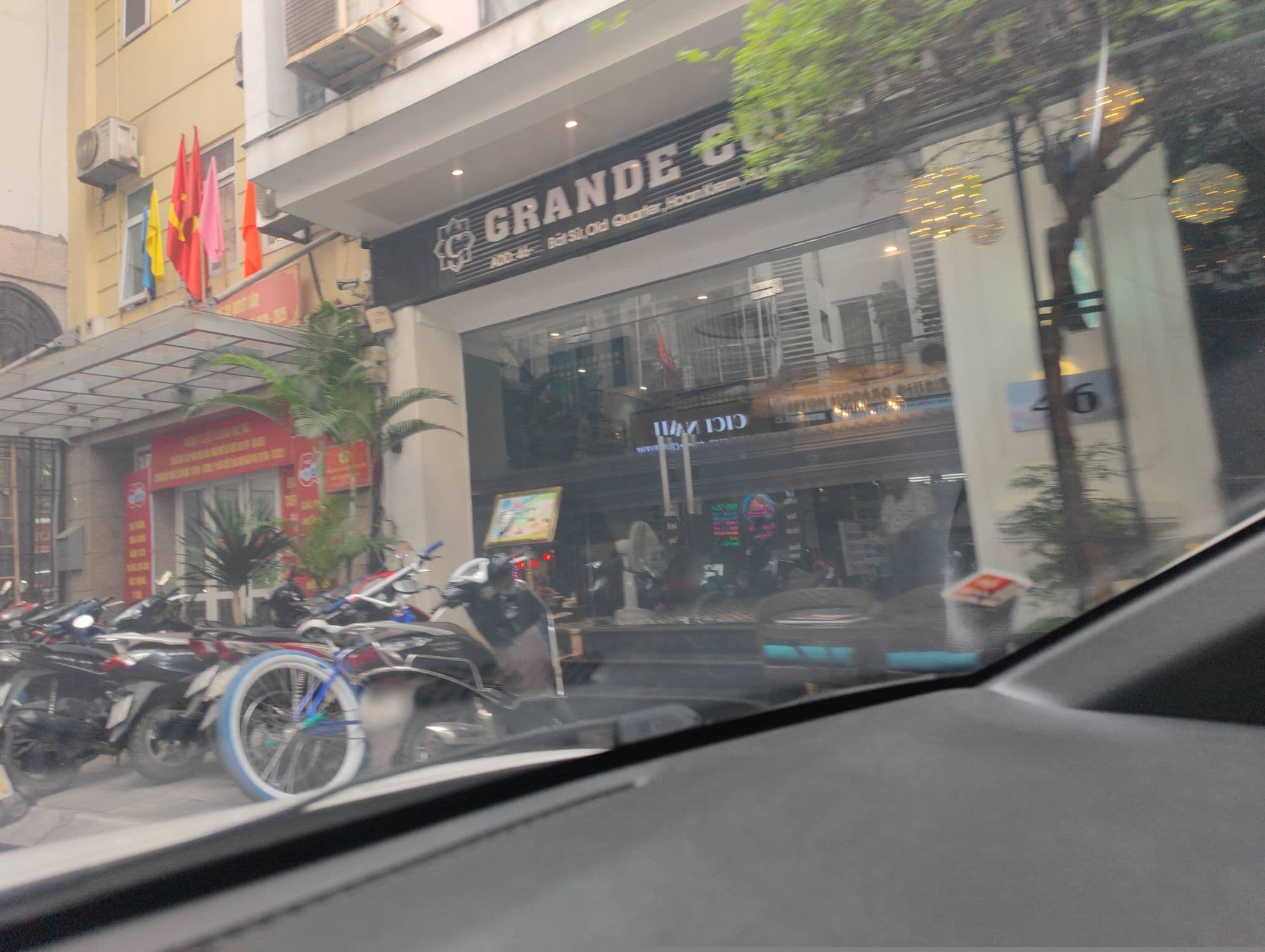 Street view near Nhà Khách Drift Backpackers, Hoàn Kiếm
