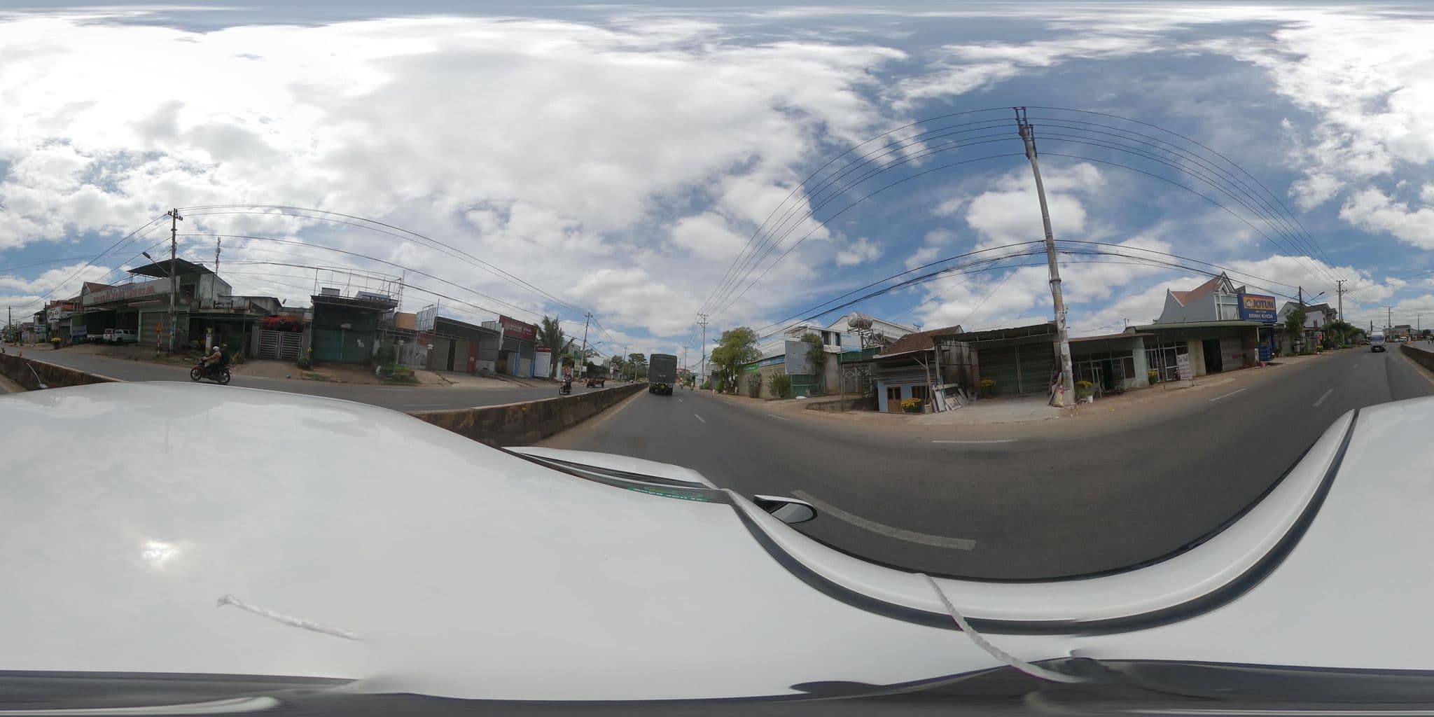 Street view near Nhà Hàng - Khách Sạn HOA ĐÀO, Ea Drăng — © trung (CC BY-SA · Mapillary)