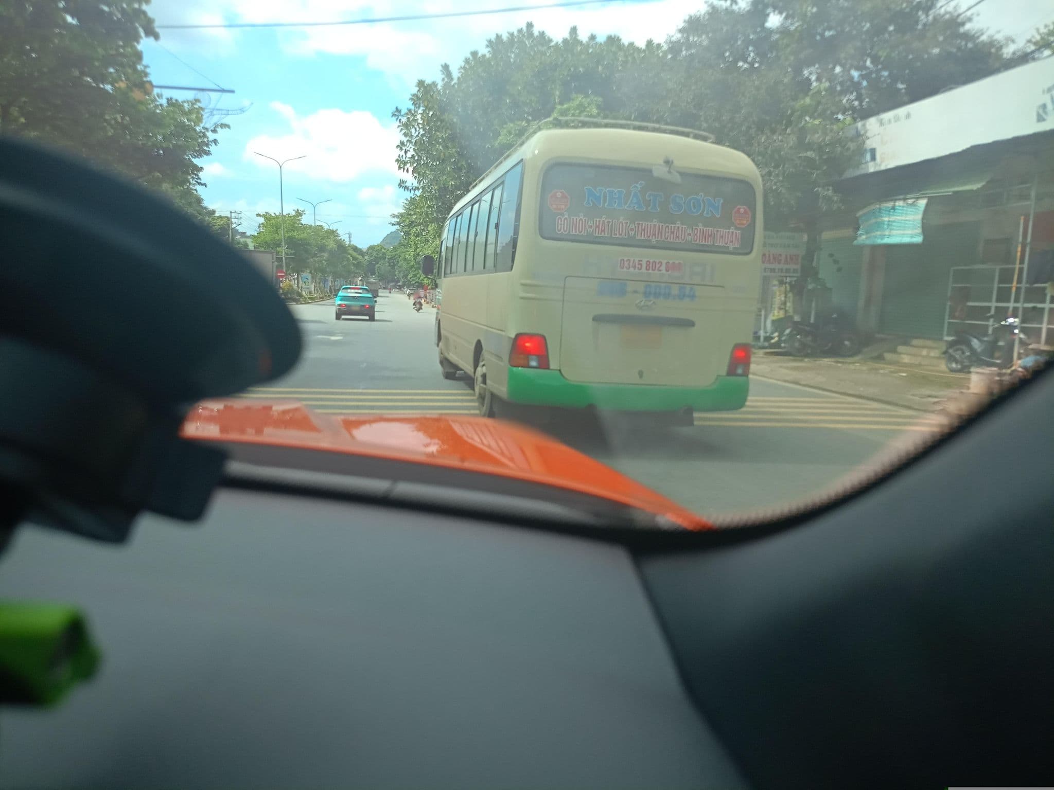Street view near Uy Chiên, Sơn La — © XeLangThang (CC BY-SA · Mapillary)