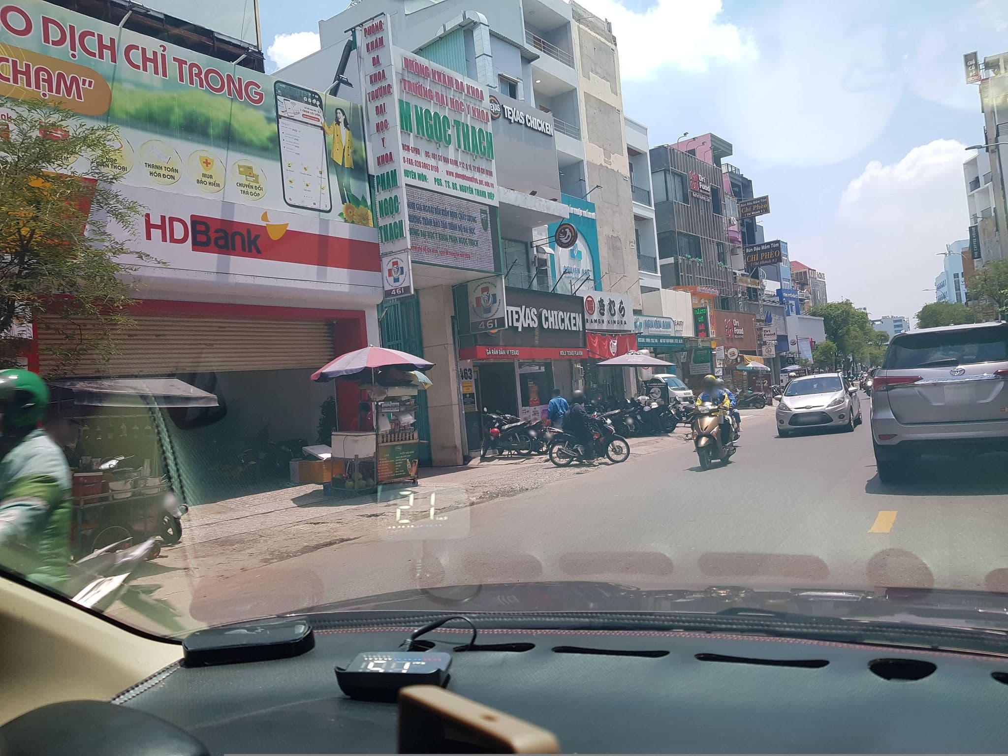 Street view near Khách Sạn Yến Trang 2, Quận Mười — © bemaps1 (CC BY-SA · Mapillary)