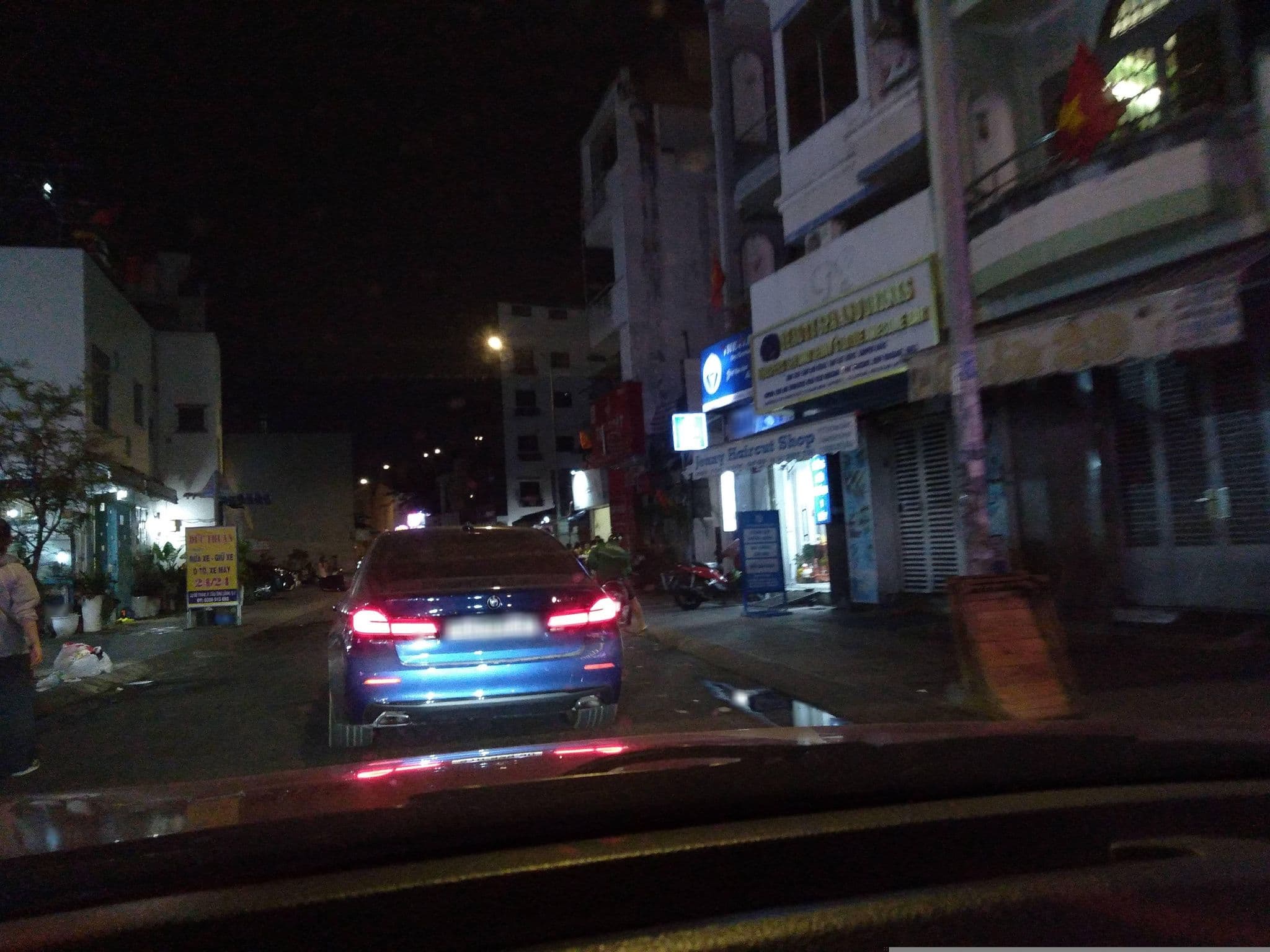 Street view near Khách Sạn Horizon, Quận Bốn — © sg_front_1 (CC BY-SA · Mapillary)