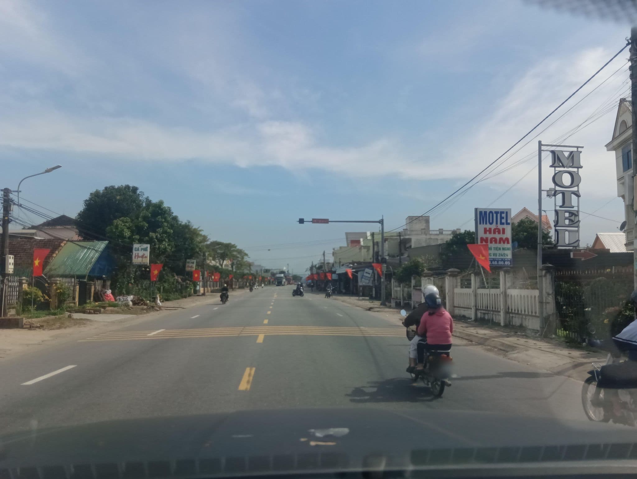 Street view near Khách sạn Hải Nam, Đức Phổ — © builangbat (CC BY-SA · Mapillary)
