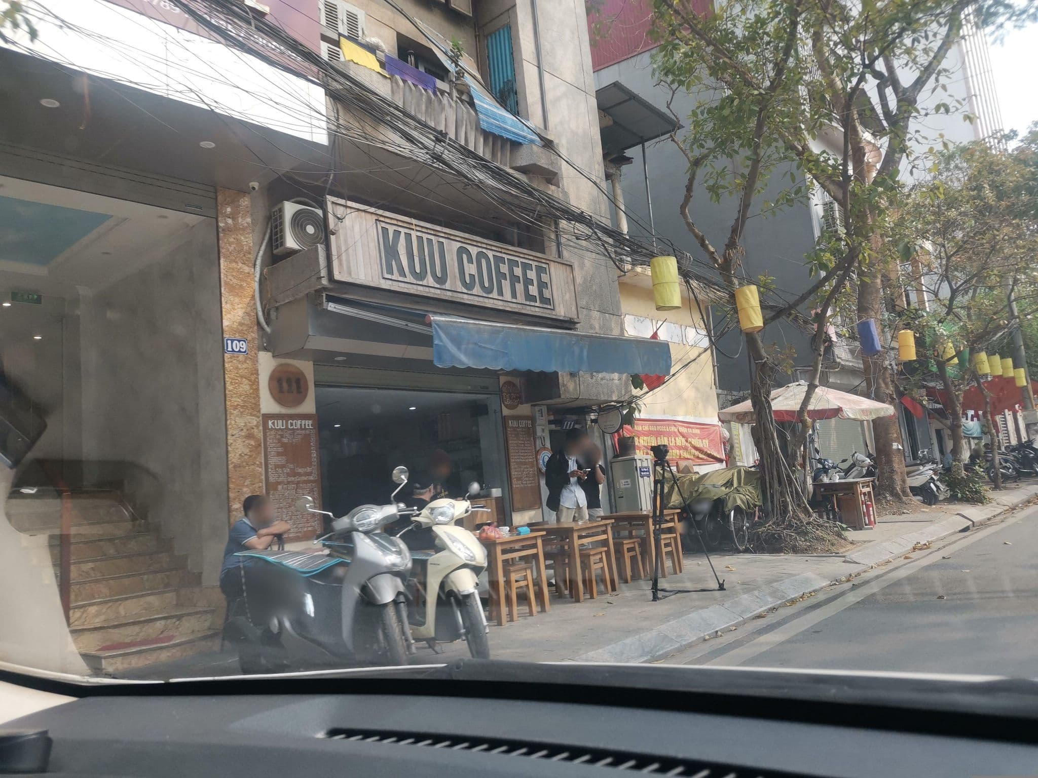 Street view near Khách Sạn A25, Yên Phụ — © hn_left_2 (CC BY-SA · Mapillary)
