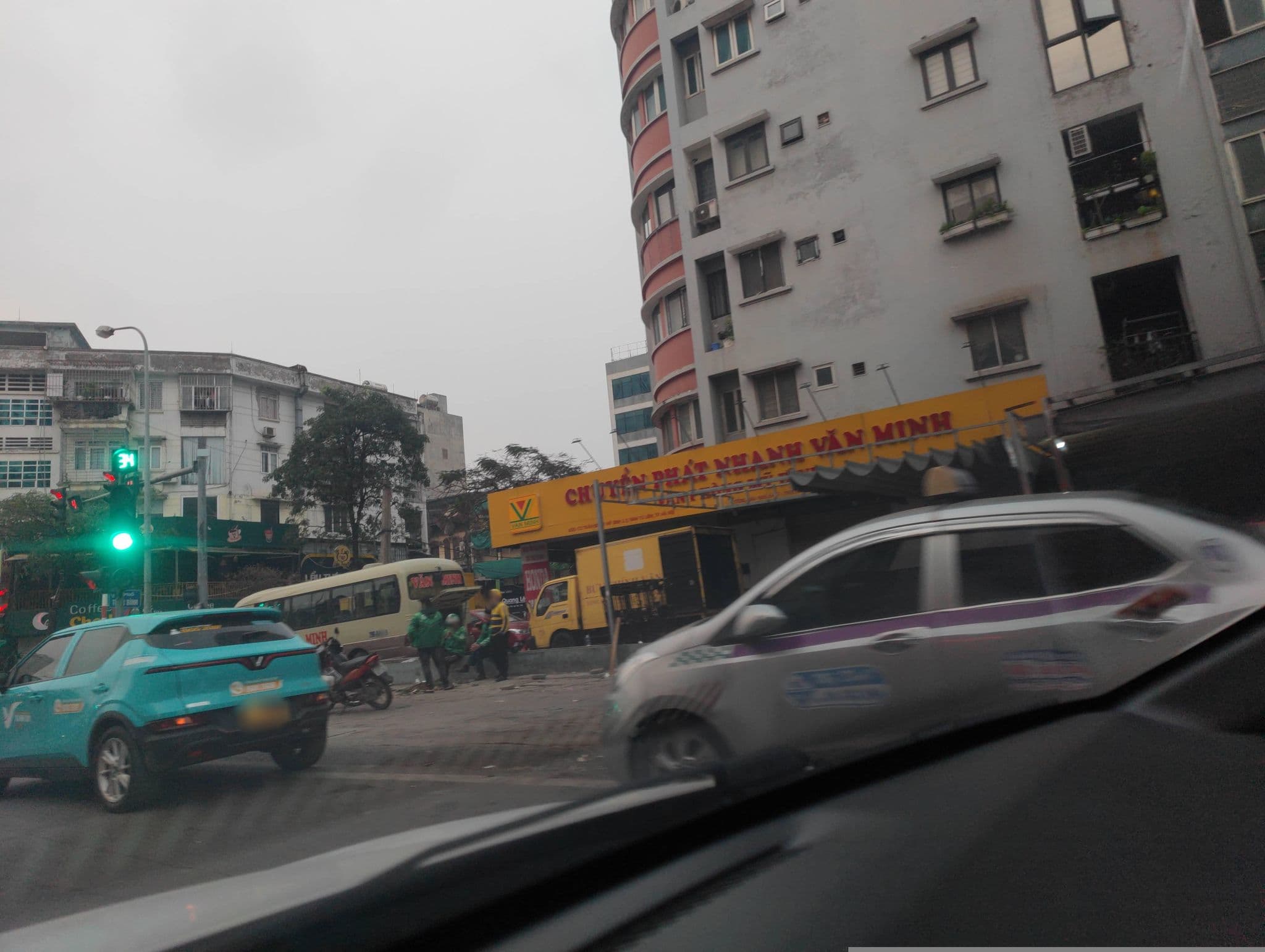 Street view near Khách Sạn An Phú 1, Mai Dịch — © hn_right_2 (CC BY-SA · Mapillary)