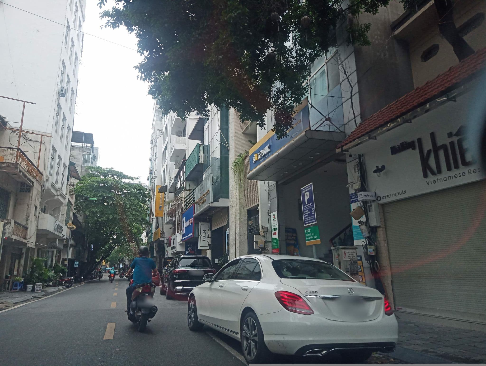 Street view near Ngọc Linh Hotel, Nguyễn Du — © hn_front_1 (CC BY-SA · Mapillary)