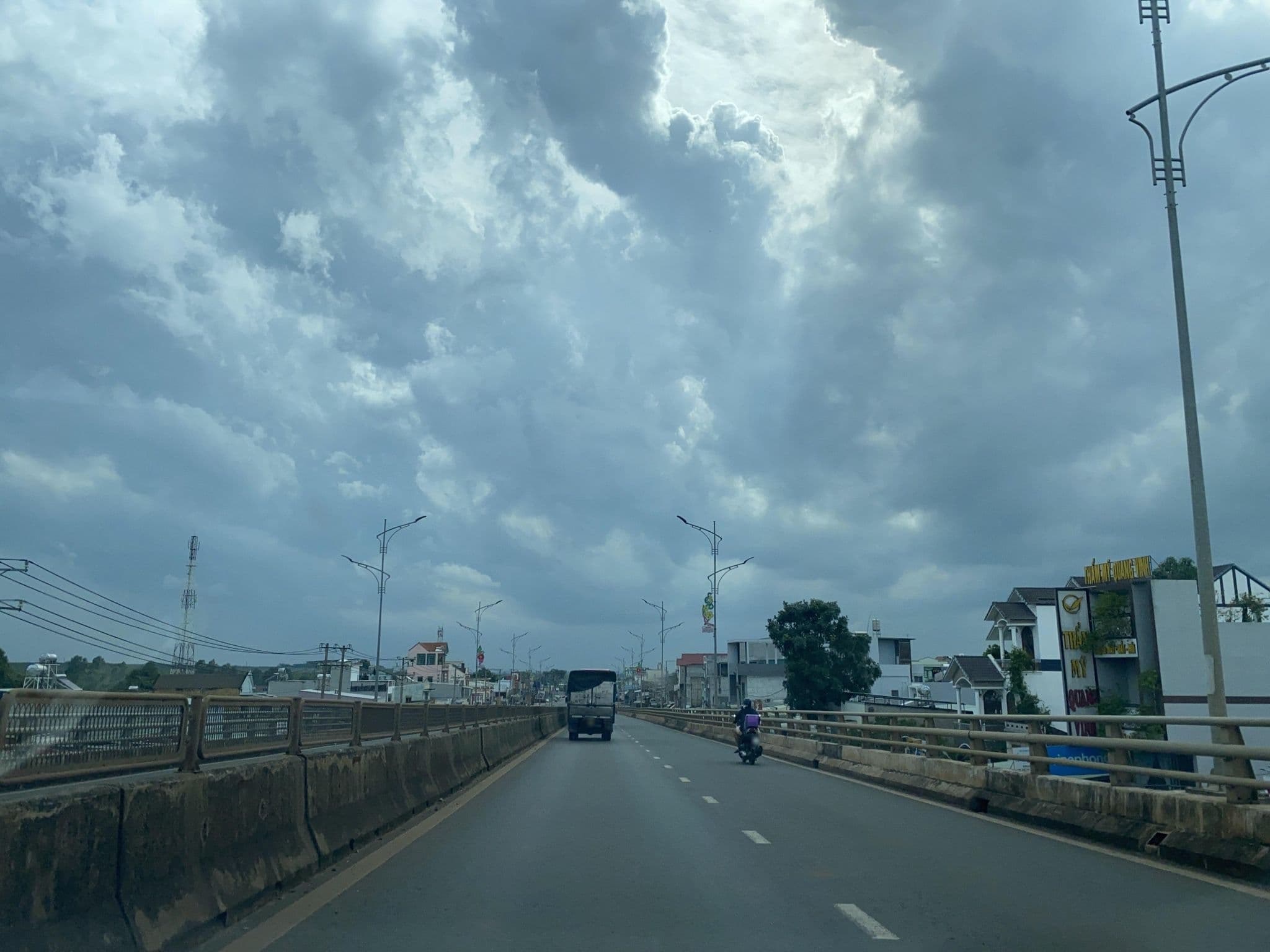 Street view near KHÁCH SẠN D & T, Xuân Lộc — © DriveWithHoang (CC BY-SA · Mapillary)