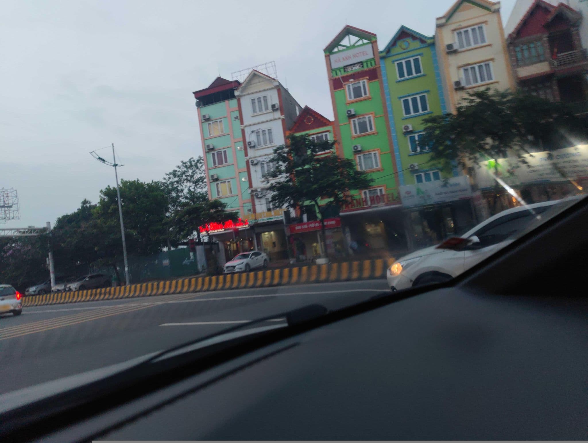 Street view near Anh Duong Hotel, Quang Minh — © hn_right_2 (CC BY-SA · Mapillary)