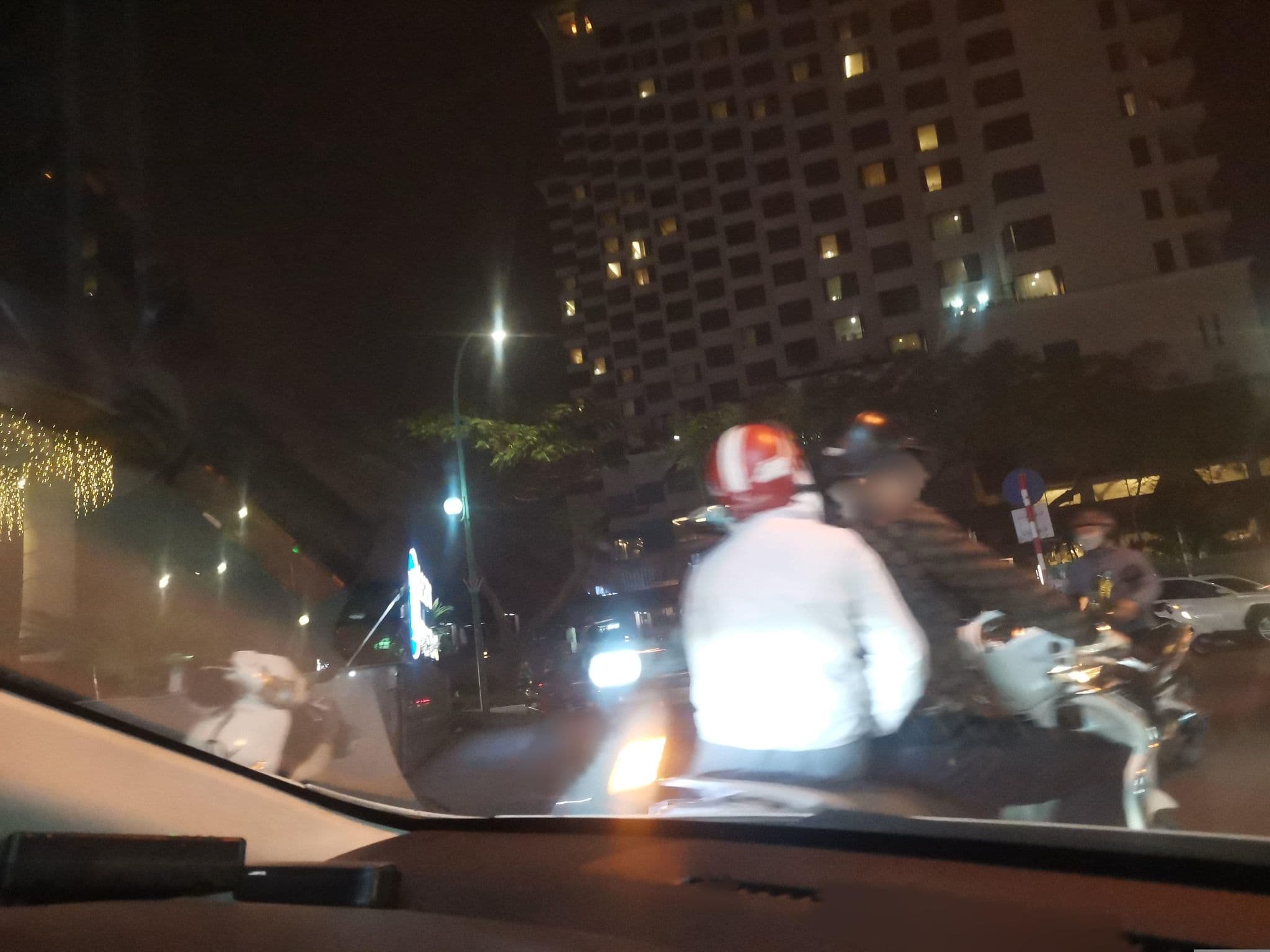 Street view near Nhà khách công vụ Công an Hà Nội, Yên Phụ — © hn_left_2 (CC BY-SA · Mapillary)