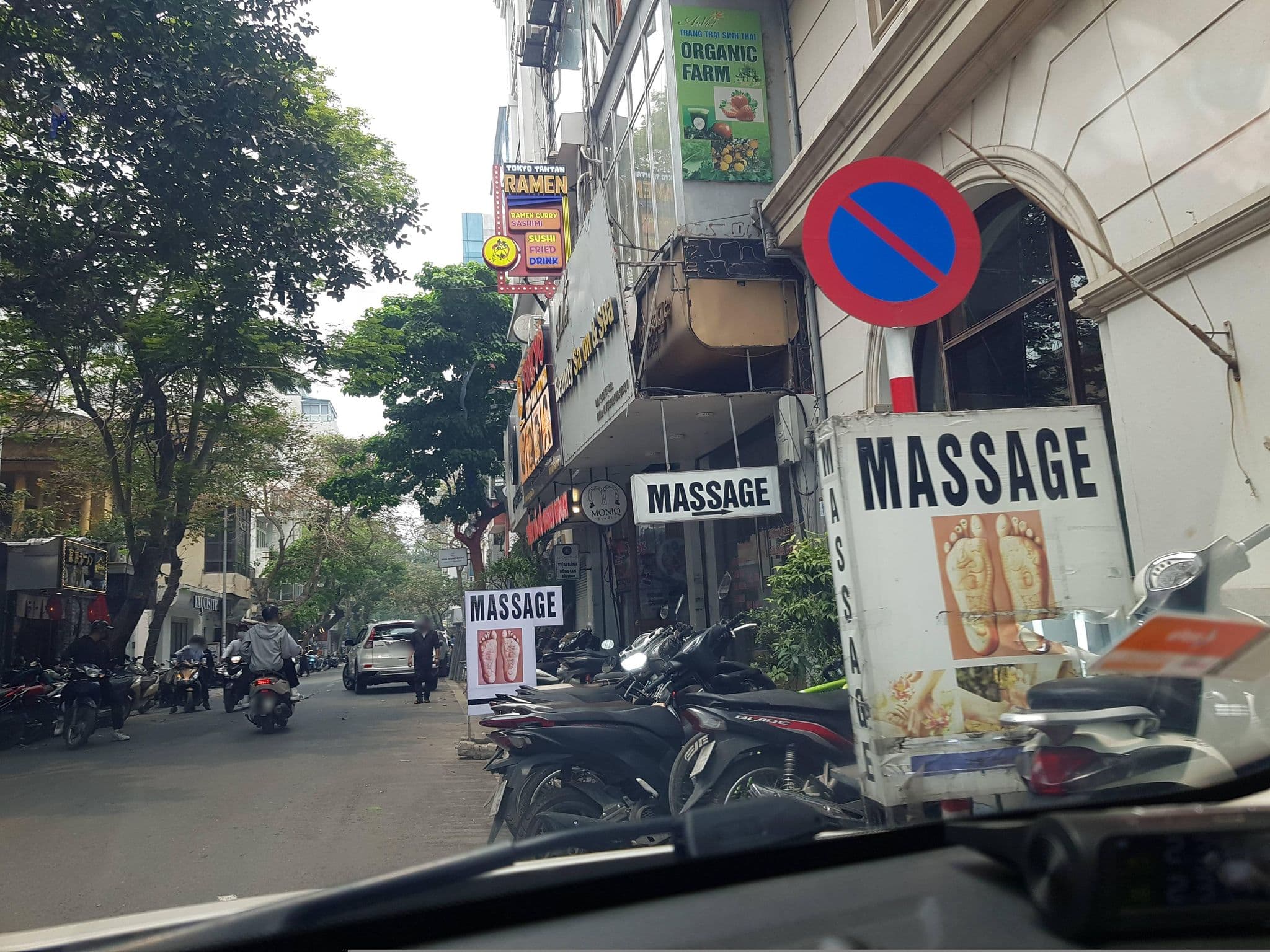 Street view near Eden Hotel, Hai Bà Trưng — © hn_right_1 (CC BY-SA · Mapillary)