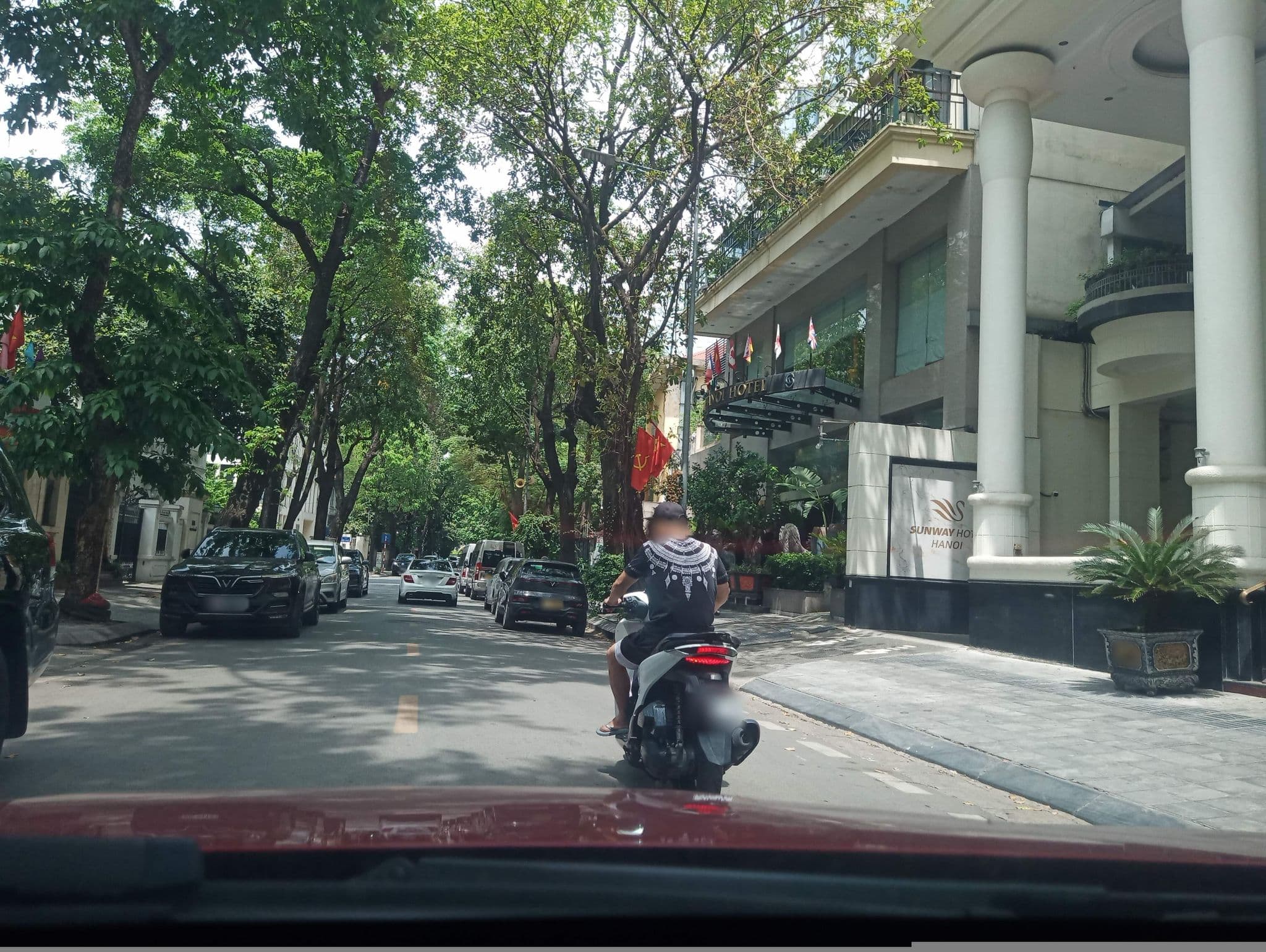 Street view near Sunway Hanoi, Nguyễn Du — © hn_front_1 (CC BY-SA · Mapillary)