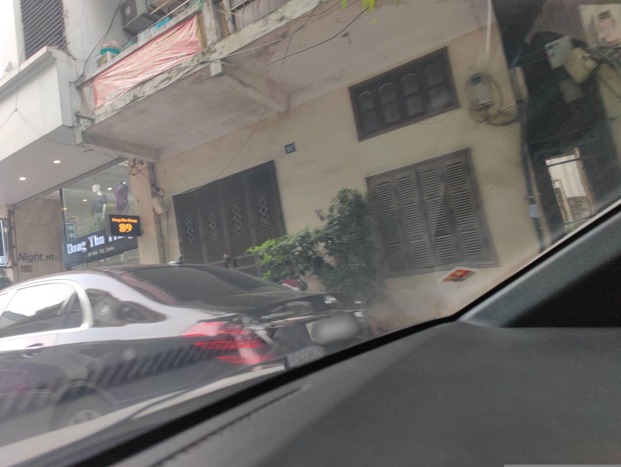 Street view near Night Hotel, Nguyễn Du — © hn_right_2 (CC BY-SA · Mapillary)