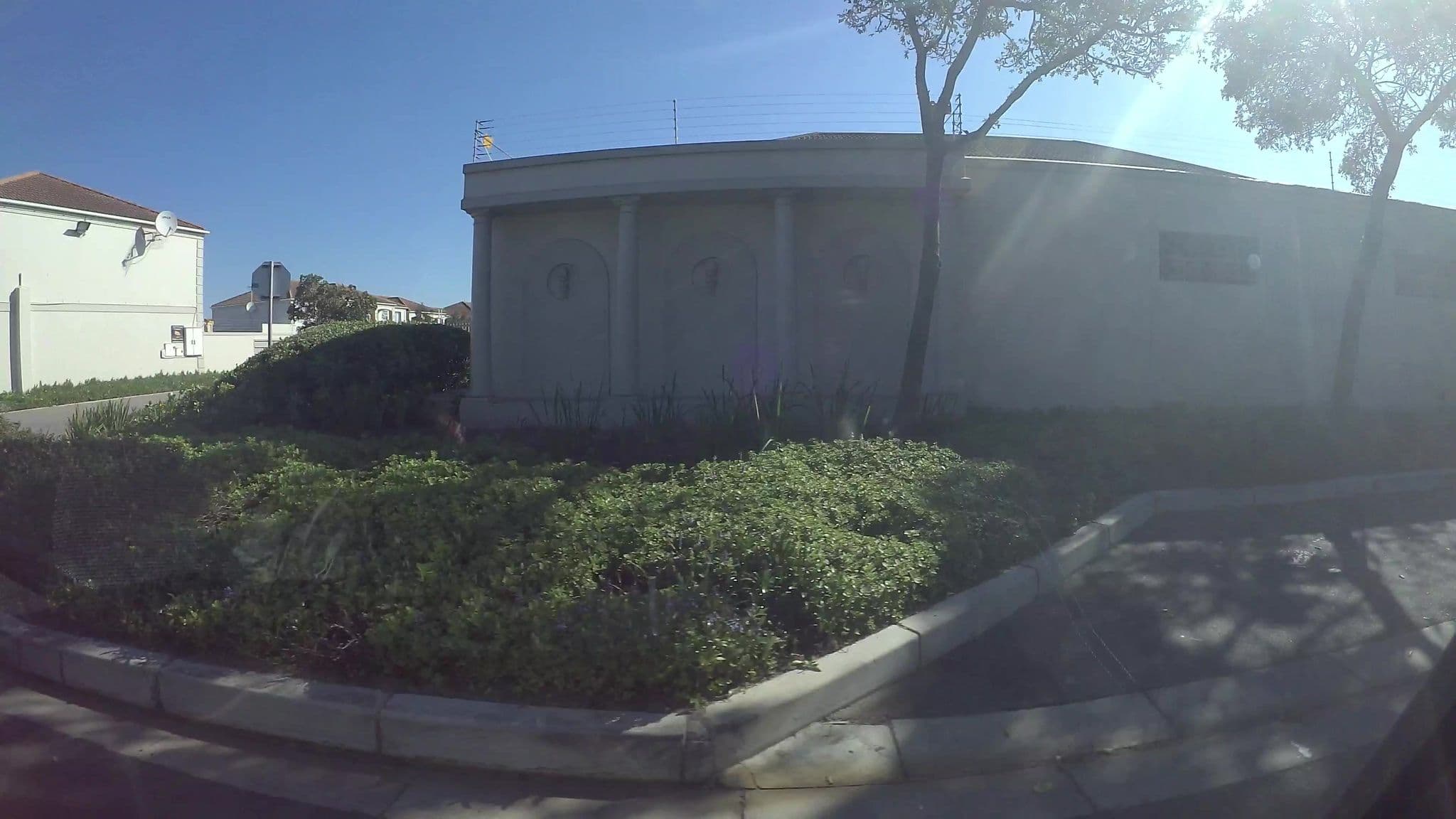 Street view near Knight's Ridge Apartment Complex, Sunset Beach — © kaart_3 (CC BY-SA · Mapillary)
