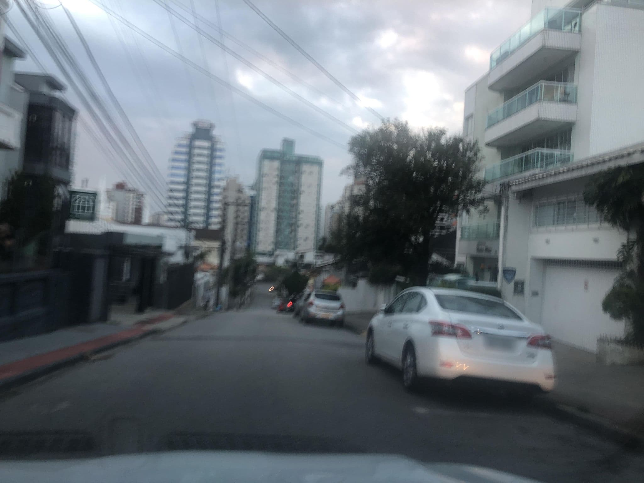 Street view near Youkoso Hostel, Florianópolis — © alantiagofelipe (CC BY-SA · Mapillary)