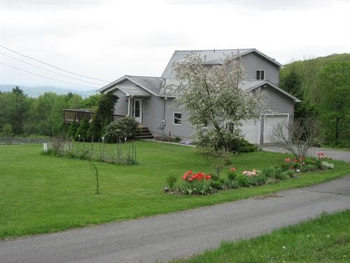 Big Sky Hilltop B&B, Bed & Breakfast in South Amherst