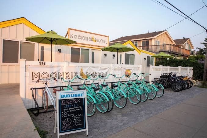 The Moonrise Motel is a new vacation spot located in the heart of Kismet!, Motel in Copiague