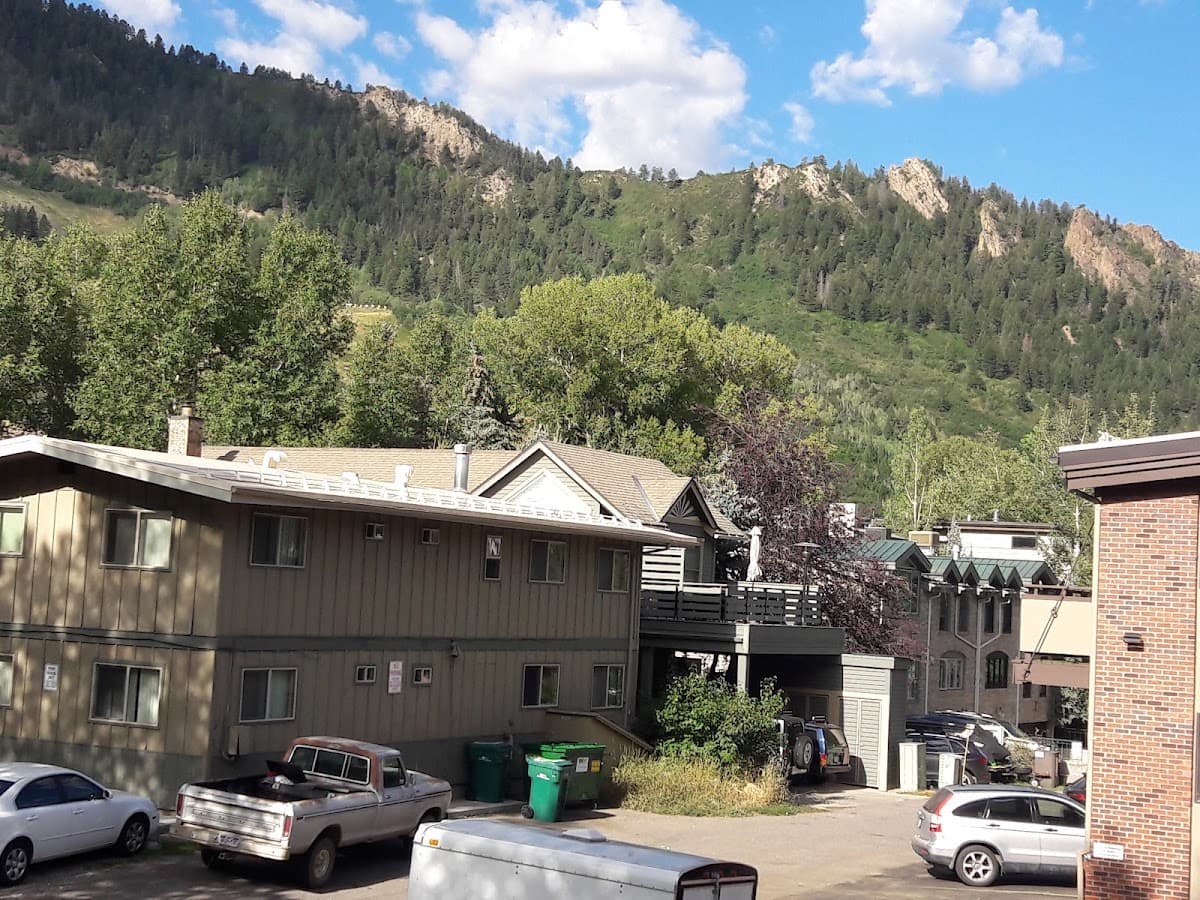 Chateau Blanc Condominiums, Holiday Home in Aspen