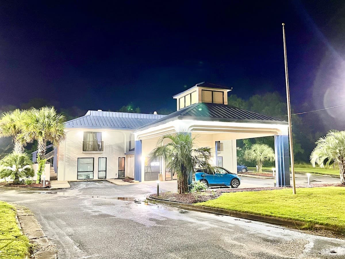 Bayou Inn & Suites | Hotel in Bayou La Batre, Hotel in Bayou La Batre