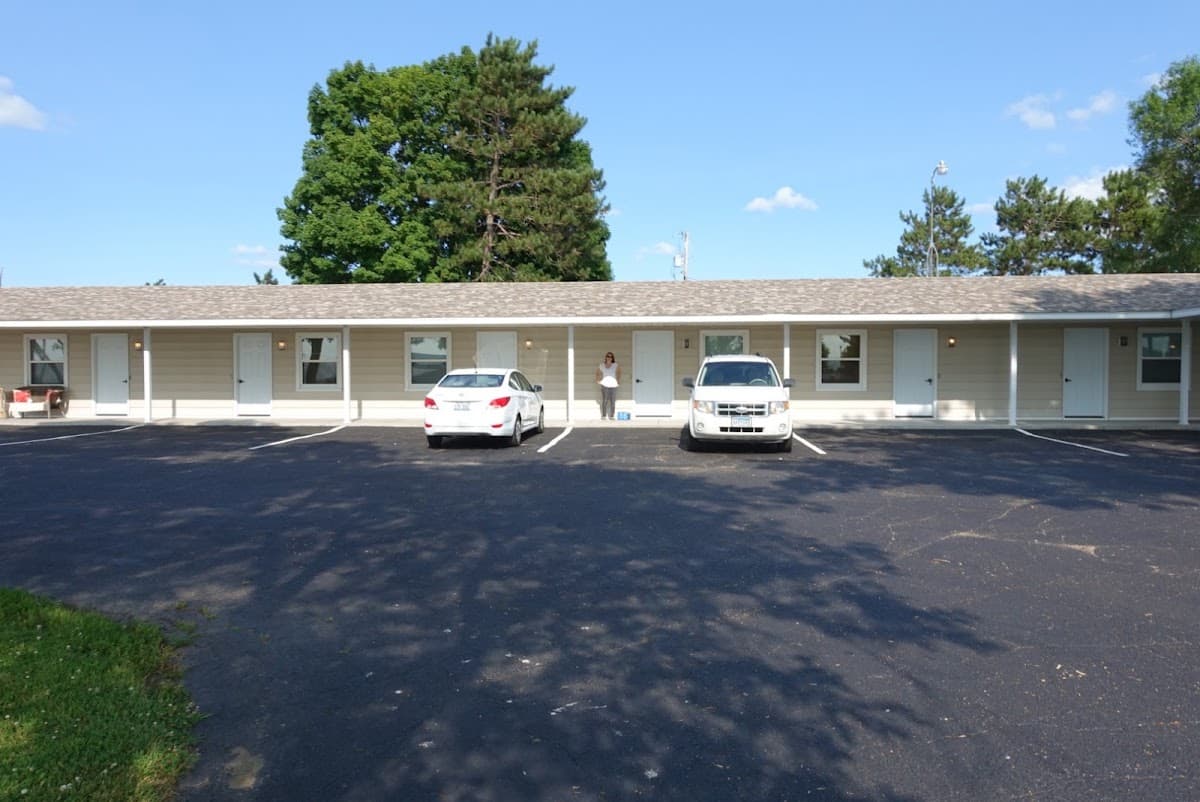 Twi-Lite Motel, Motel in Bloomer