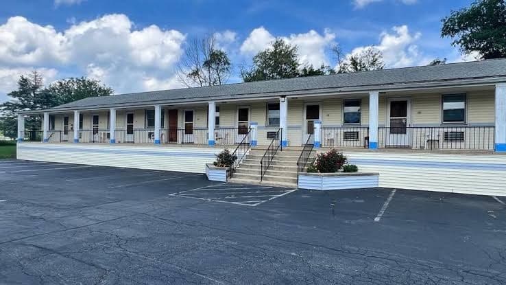Budget Host Inn (Mel-Dor Motel), Motel in New Berlinville