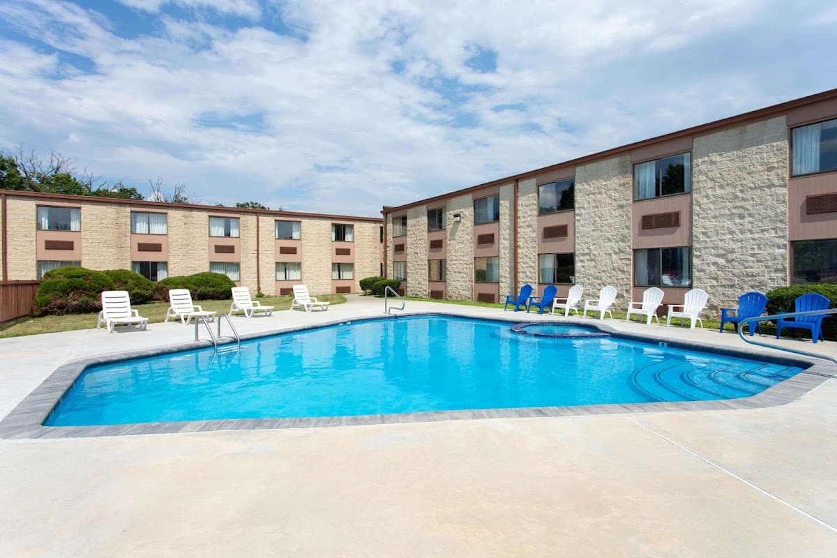 Days Inn by Wyndham Hillsborough, Hotel in Manville