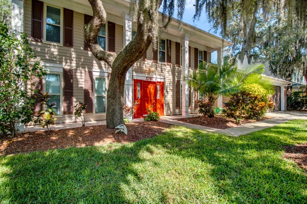 Tampa Bay Large Pool Home, Hotel in Valrico