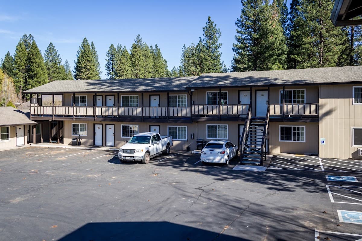 Charm Motel & Suites, Motel in Burney